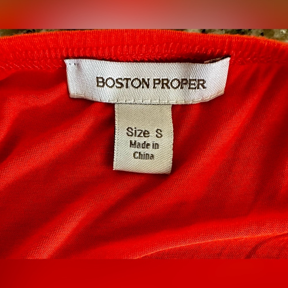 BOSTON PROPER KEYHOLE DETAILED TOP 
SIZE: SMALL - Picture 6 of 7